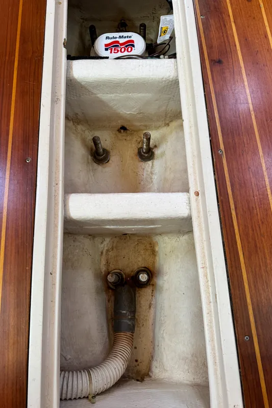 Bilge compartment of 1998 Catalina 36 MkII with Rule-Mate 1500 pump.
