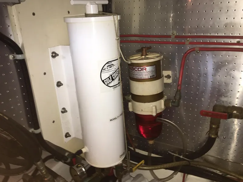 Fuel polishing system