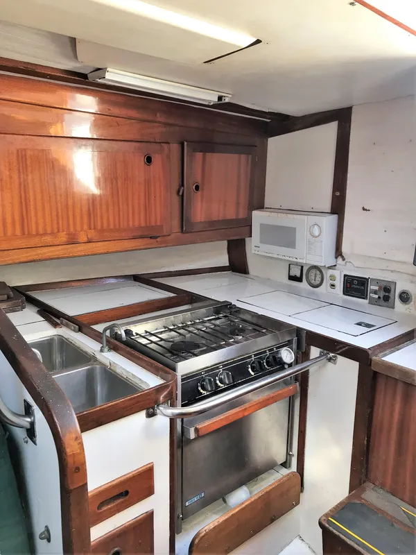 1973 Carter 39 Flush Deck