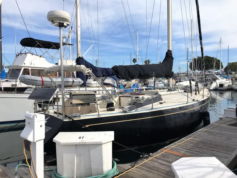 1973 Carter 39 Flush Deck