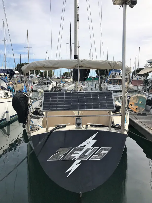 1973 Carter 39 Flush Deck