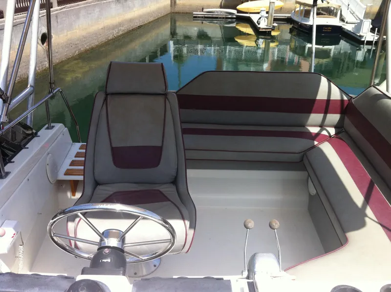 1988 Cruisers Yachts Esprit 2980