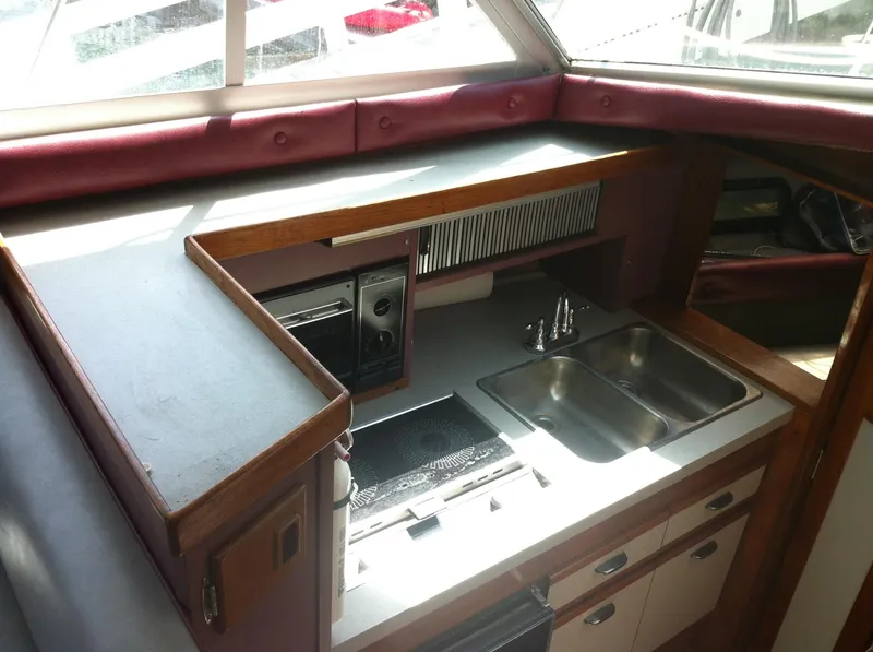 1988 Cruisers Yachts Esprit 2980
