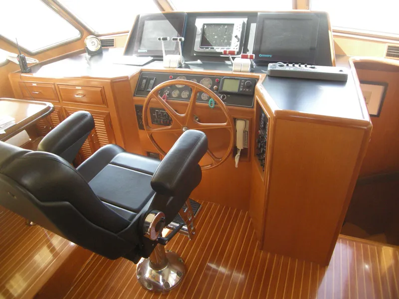 STIDD helmsman chair