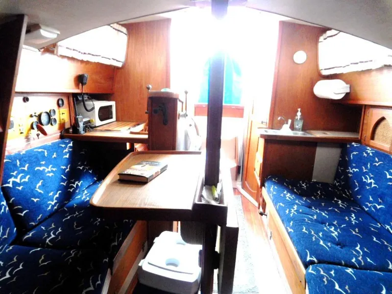 1986 Gulf 27 Pilothouse