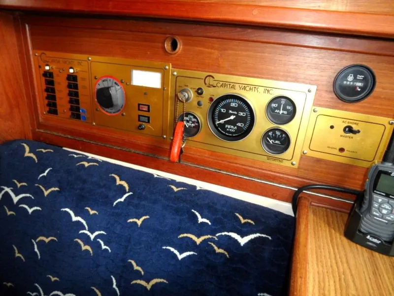 1986 Gulf 27 Pilothouse