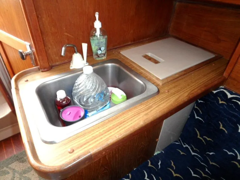 1986 Gulf 27 Pilothouse