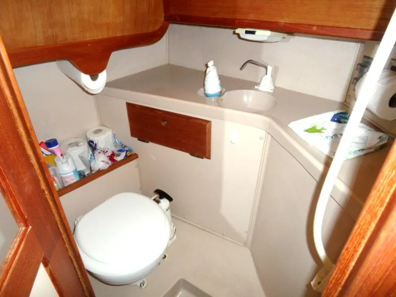 1986 Gulf 27 Pilothouse