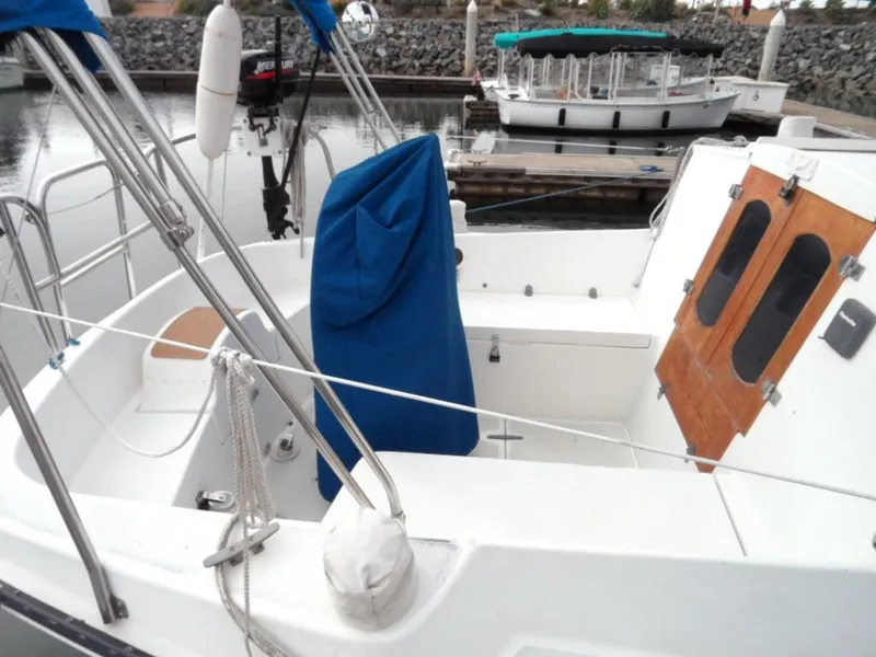 1986 Gulf 27 Pilothouse