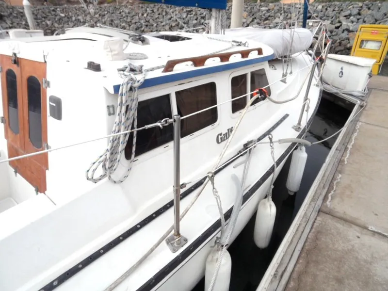 1986 Gulf 27 Pilothouse
