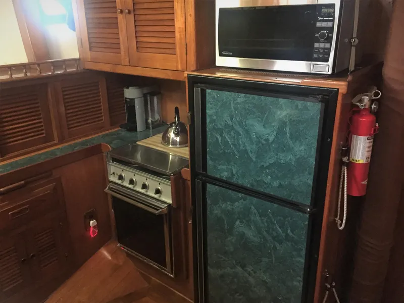 1980 Island Trader 46 LLC Owned