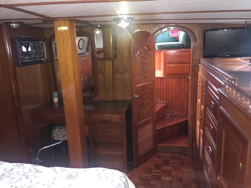 1980 Island Trader 46 LLC Owned