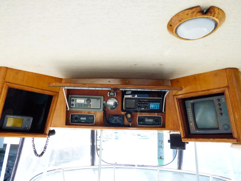 1983 Uniflite 48 Convertible Sportfish