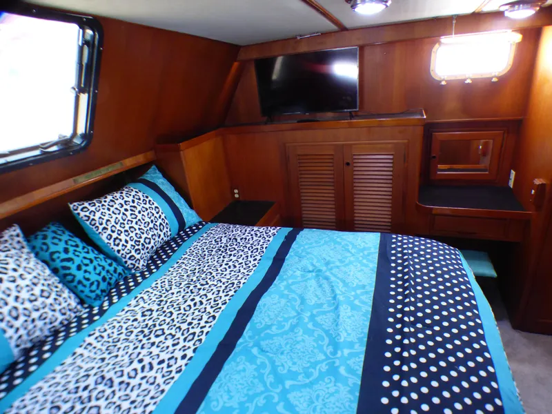 1985 DeFever 40 Offshore Cruiser Flybridge