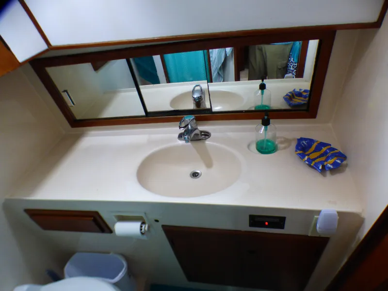1985 DeFever 40 Offshore Cruiser Flybridge