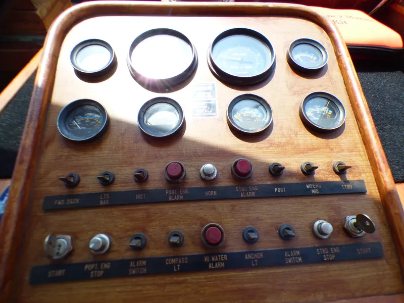 1985 DeFever 40 Offshore Cruiser Flybridge