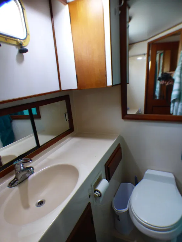 1985 DeFever 40 Offshore Cruiser Flybridge