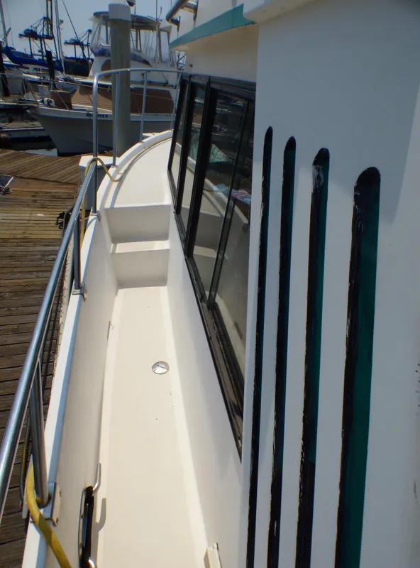 1985 DeFever 40 Offshore Cruiser Flybridge