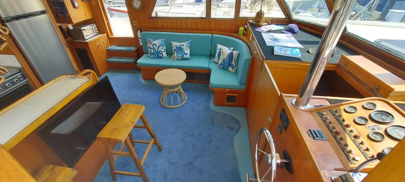 1985 DeFever 40 Offshore Cruiser Flybridge