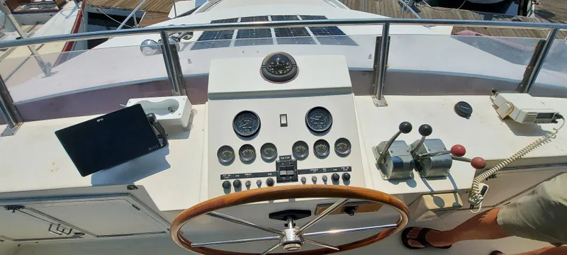 1985 DeFever 40 Offshore Cruiser Flybridge