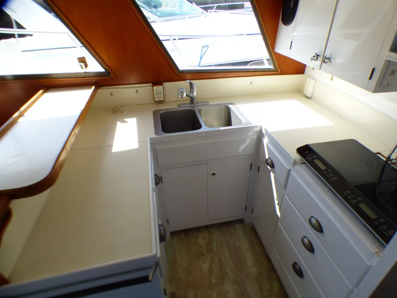 1985 DeFever 40 Offshore Cruiser Flybridge