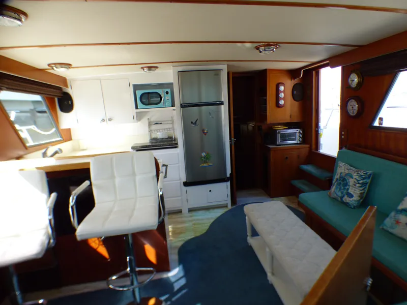 1985 DeFever 40 Offshore Cruiser Flybridge