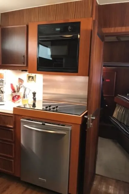 1985 Hatteras Motoryacht