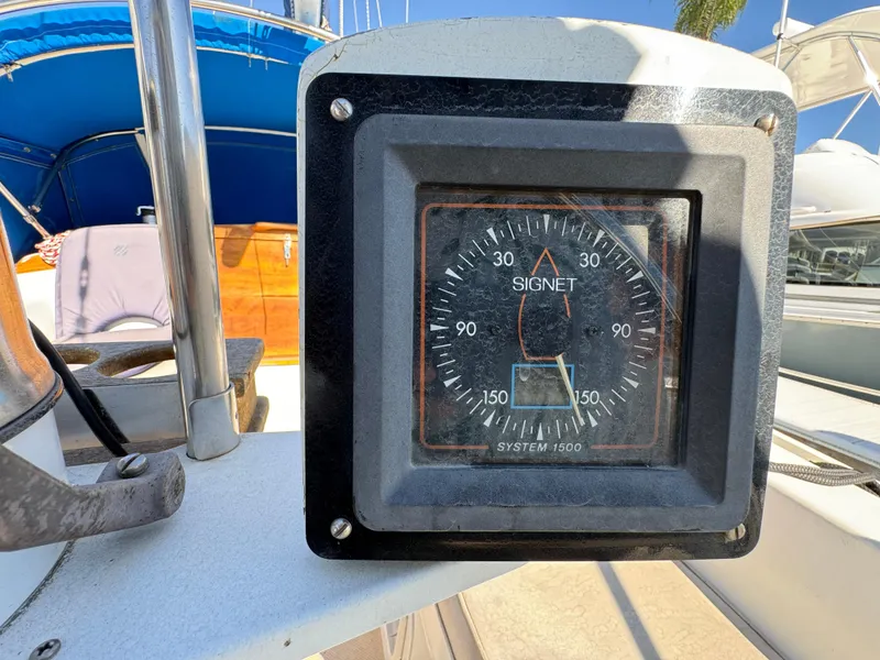 Analog gauge on 1987 Catalina 34 sailboat, displaying speed in nautical miles.