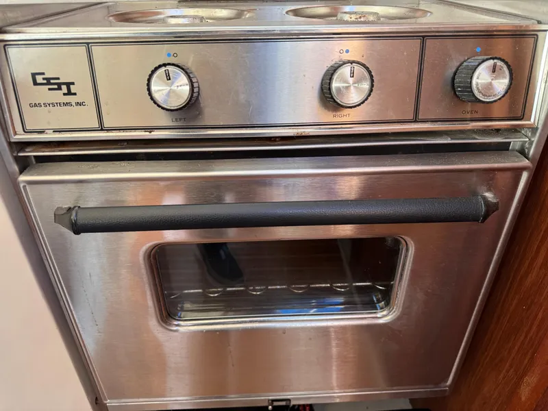 Stainless steel gas oven with control knobs, Catalina 34, 1987 model.