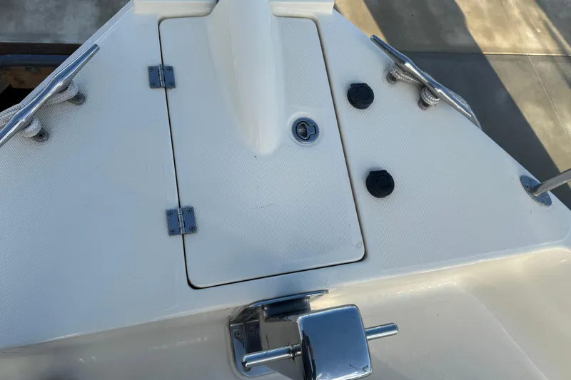 2006 Mainship 34 Trawler deck with cleats and hatch, showcasing marine hardware.