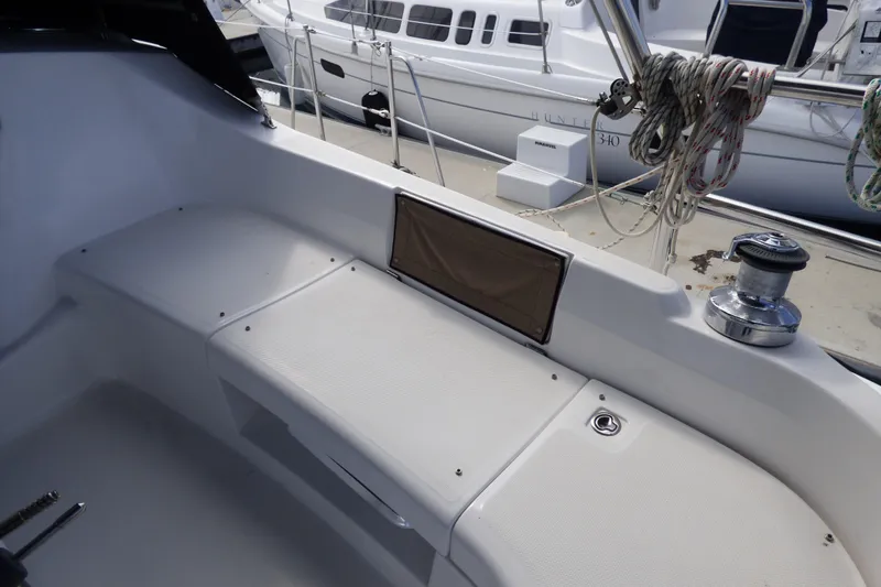 2006 Hunter 41 Deck Salon