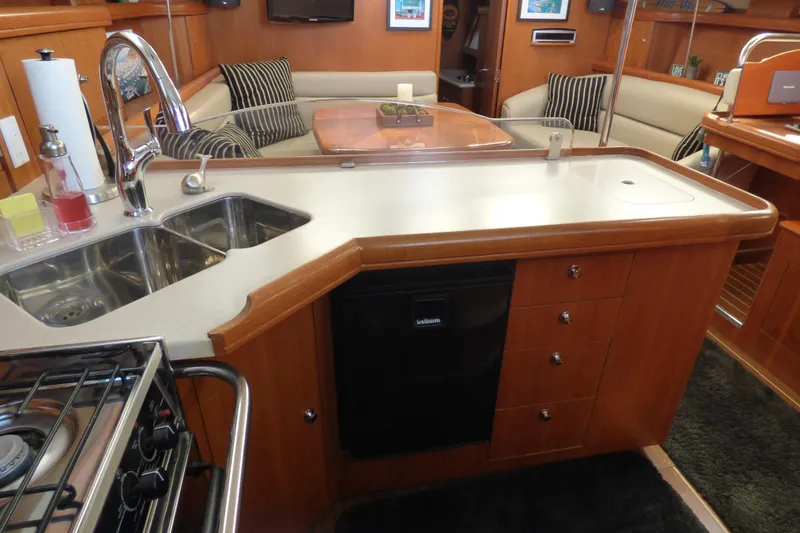 2006 Hunter 41 Deck Salon