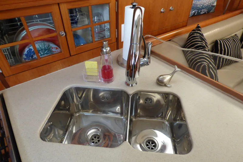 2006 Hunter 41 Deck Salon