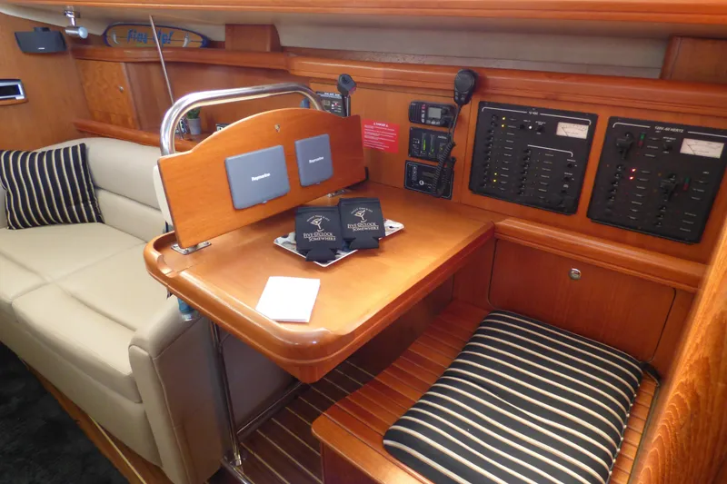 2006 Hunter 41 Deck Salon