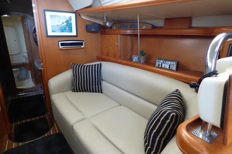 2006 Hunter 41 Deck Salon