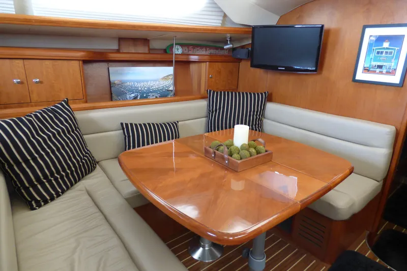 2006 Hunter 41 Deck Salon