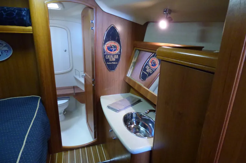 2006 Hunter 41 Deck Salon