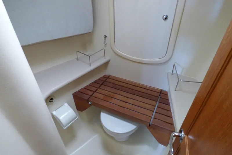 2006 Hunter 41 Deck Salon
