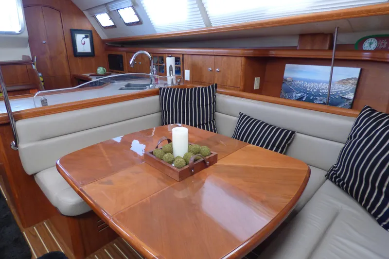 2006 Hunter 41 Deck Salon