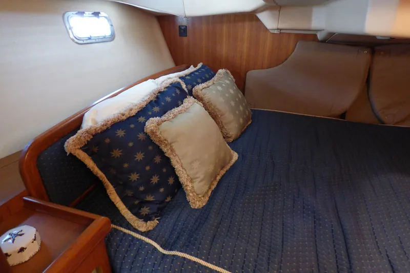 2006 Hunter 41 Deck Salon