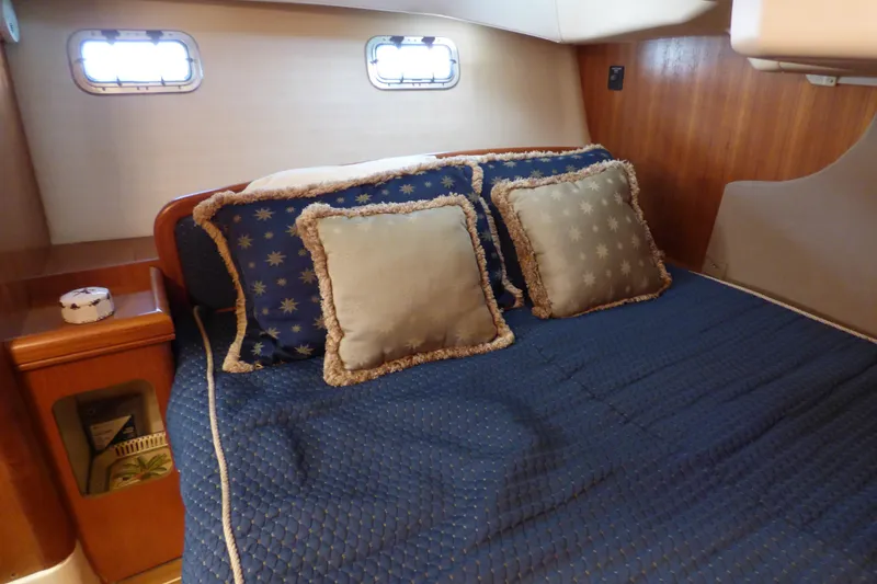 2006 Hunter 41 Deck Salon