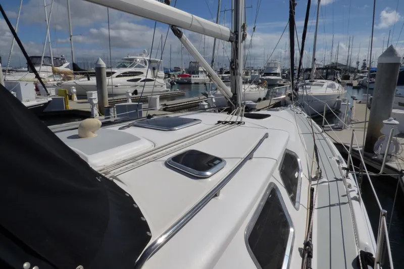 2006 Hunter 41 Deck Salon