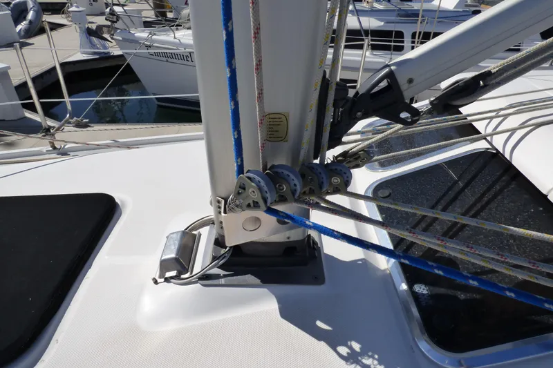 2006 Hunter 41 Deck Salon