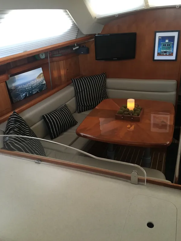 2006 Hunter 41 Deck Salon