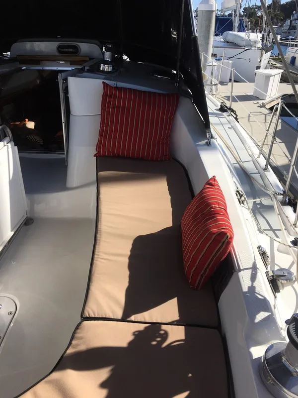 2006 Hunter 41 Deck Salon