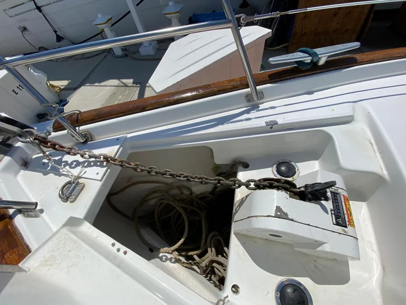 Beneteau 423 2003 sailboat anchor chain and windlass in the bow compartment.