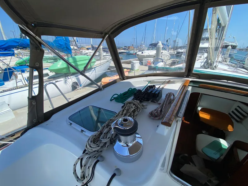 Cockpit view of a 2003 Beneteau 423 sailboat docked at a marina.