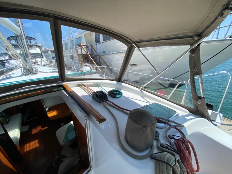 Cockpit view of a 2003 Beneteau 423 sailboat docked at a marina.