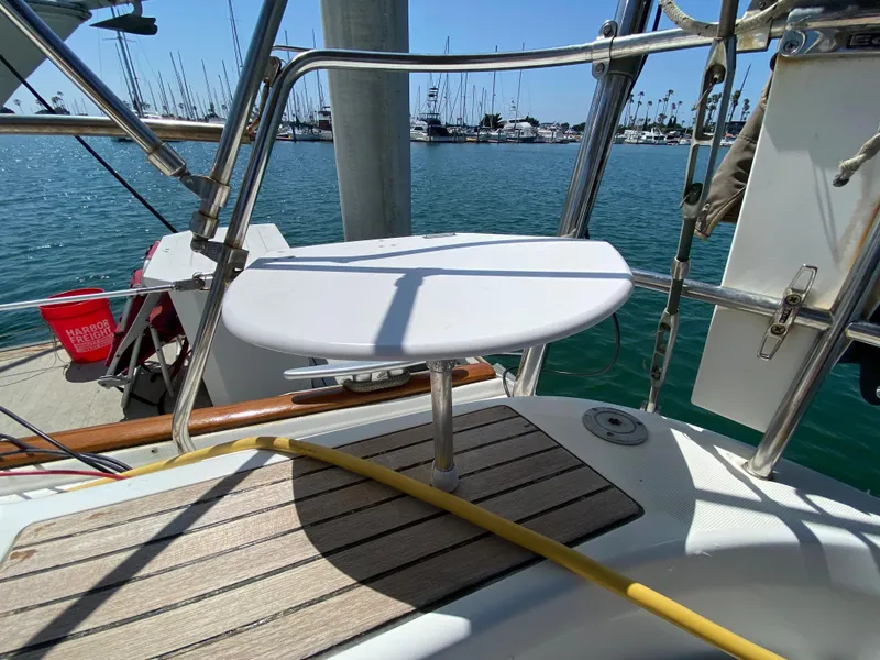 Beneteau 423 (2003) sailboat cockpit with table, docked at marina.