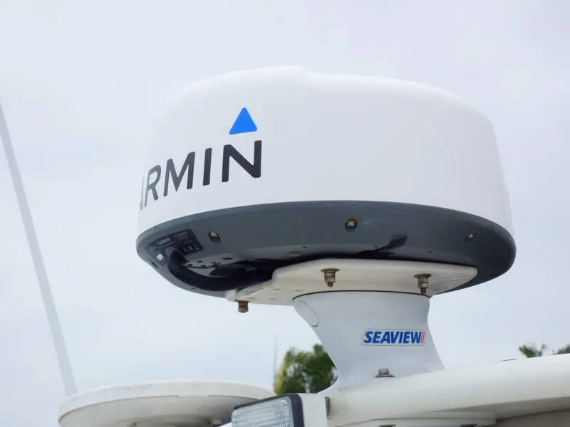 Garmin radar on 1989 Tiara Yachts 3300, mounted on Seaview bracket.
